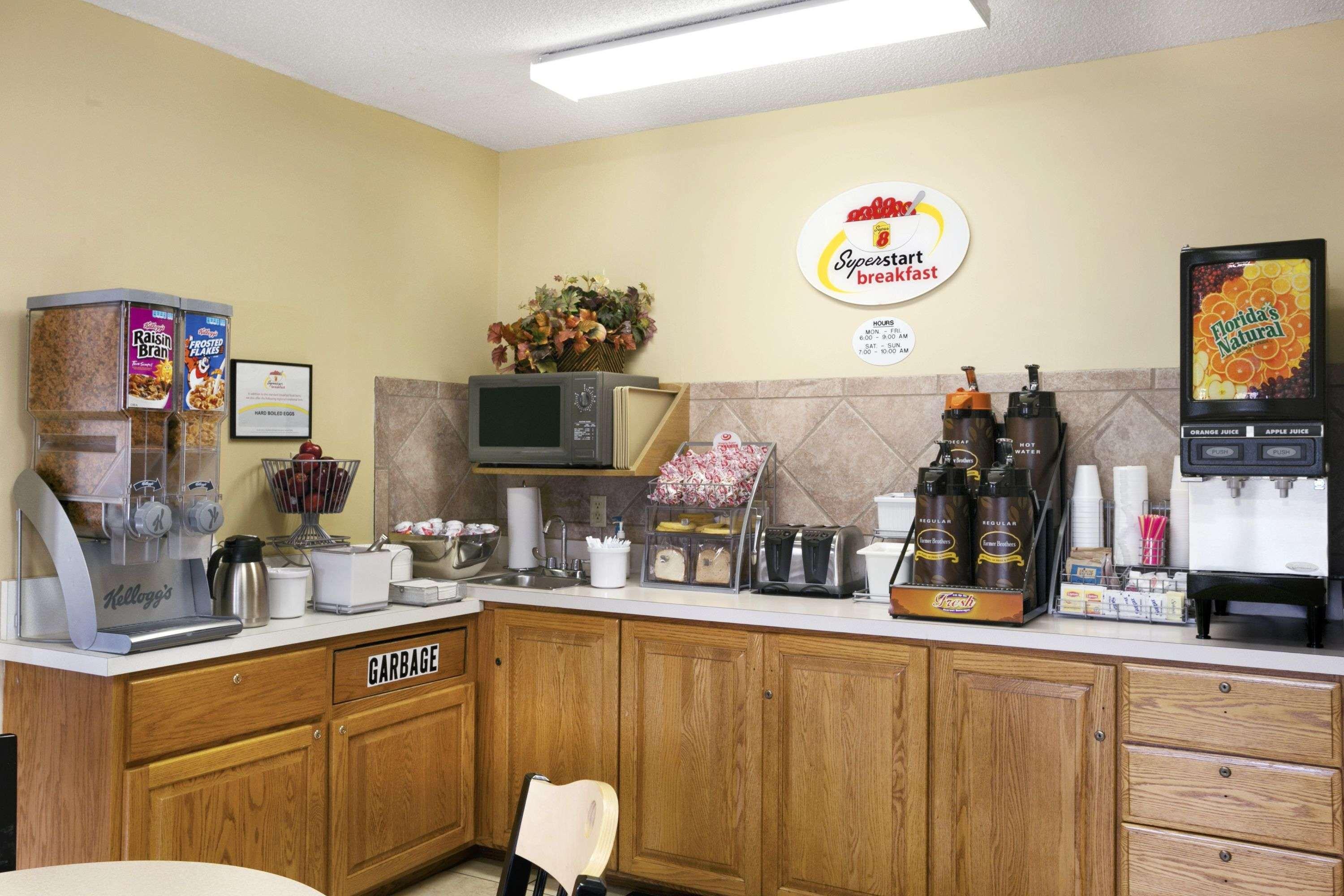 Super 8 By Wyndham Alexandria Mn Motel Екстериор снимка