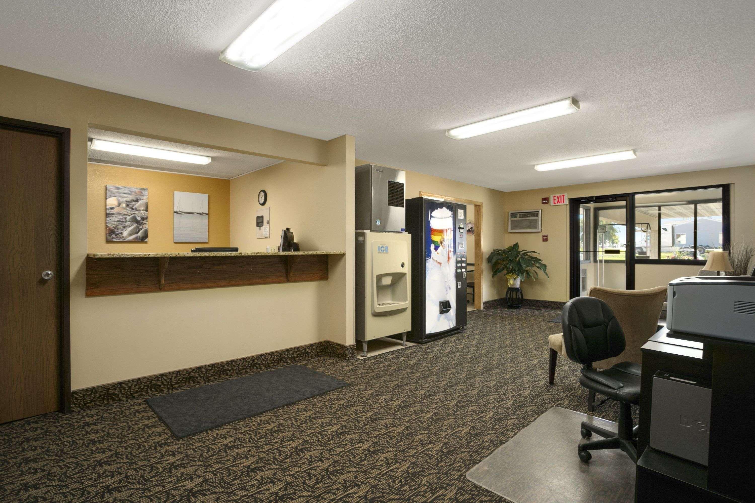 Super 8 By Wyndham Alexandria Mn Motel Екстериор снимка