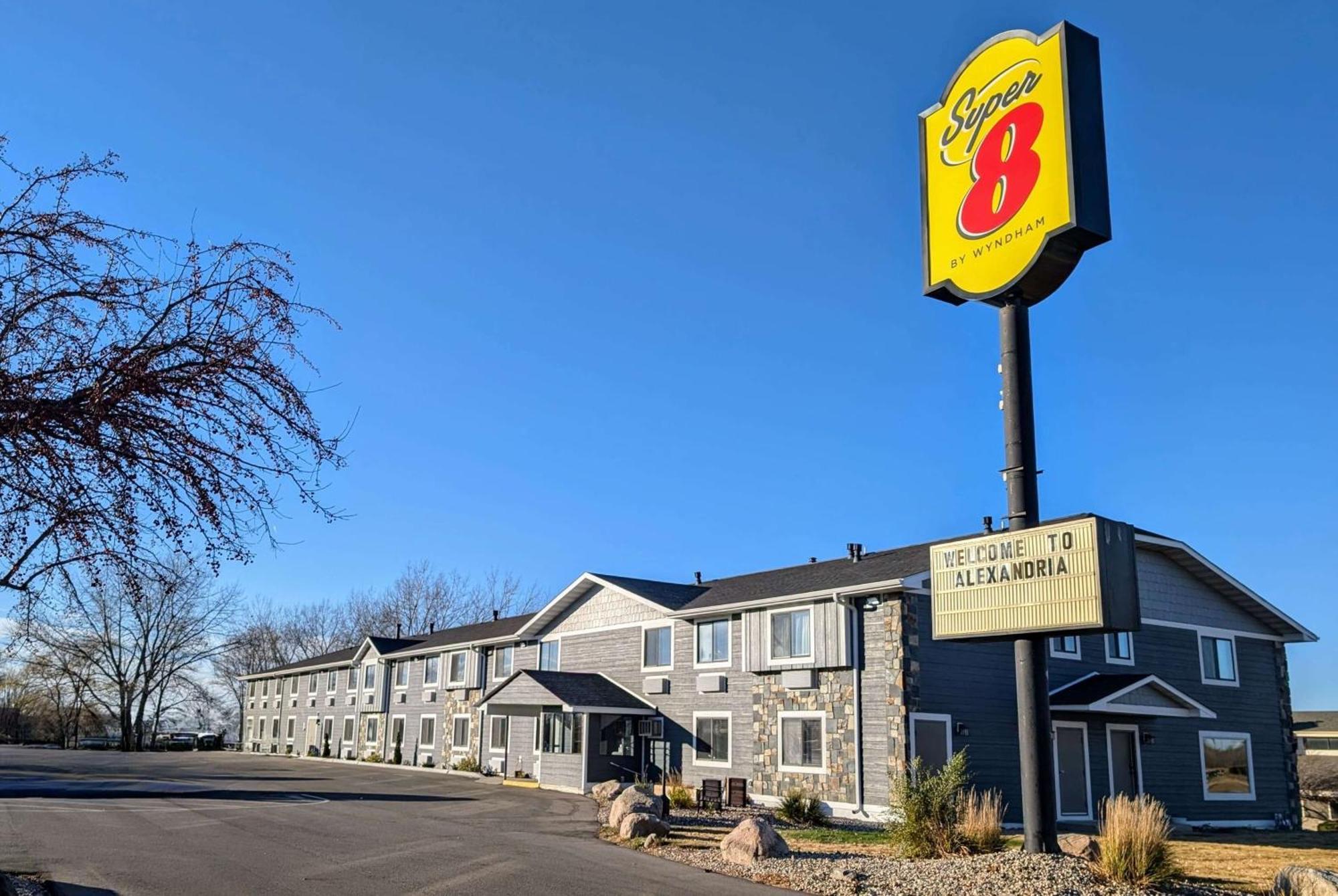 Super 8 By Wyndham Alexandria Mn Motel Екстериор снимка