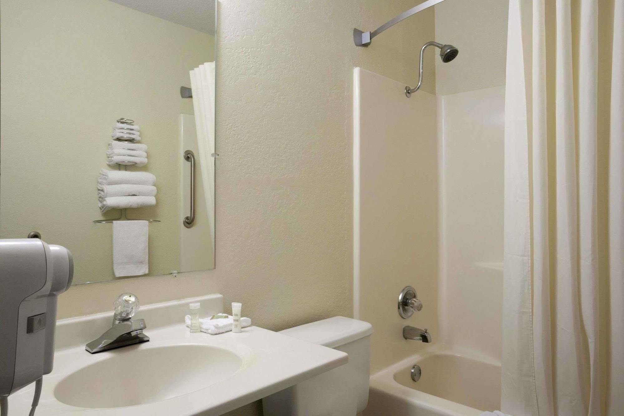 Super 8 By Wyndham Alexandria Mn Motel Екстериор снимка